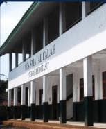 Fasad gedung pembelajaran utama SMA Al Falah Banjaran